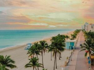 Hollywood Beach Walk to the Ocean Miami, Pool