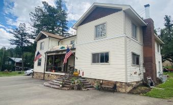 Summit Inn