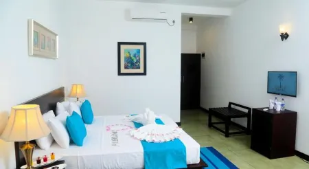 Coco Royal Beach Resort Отели рядом с достопримечательностью «Sri Kannangararamaya»