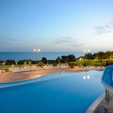 Serenusa Resort