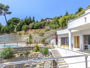 Catalunya Casas: Modern Villa Mestral, Only a Few Kilometers to The Beach!