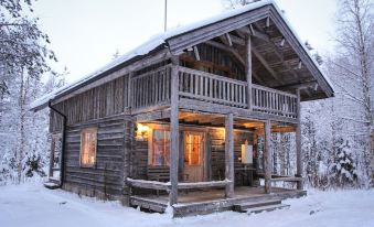 Isokenkäisten Klubi - Wilderness Lodge