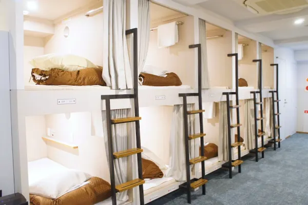 福岡膠囊旅館, 博多我們的基地旅舍