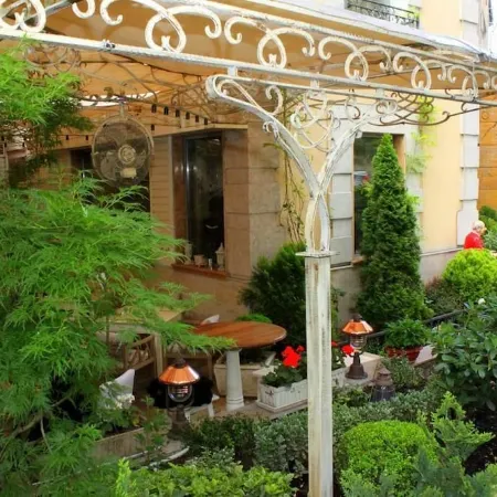 Meg-Lozenetz Hotel