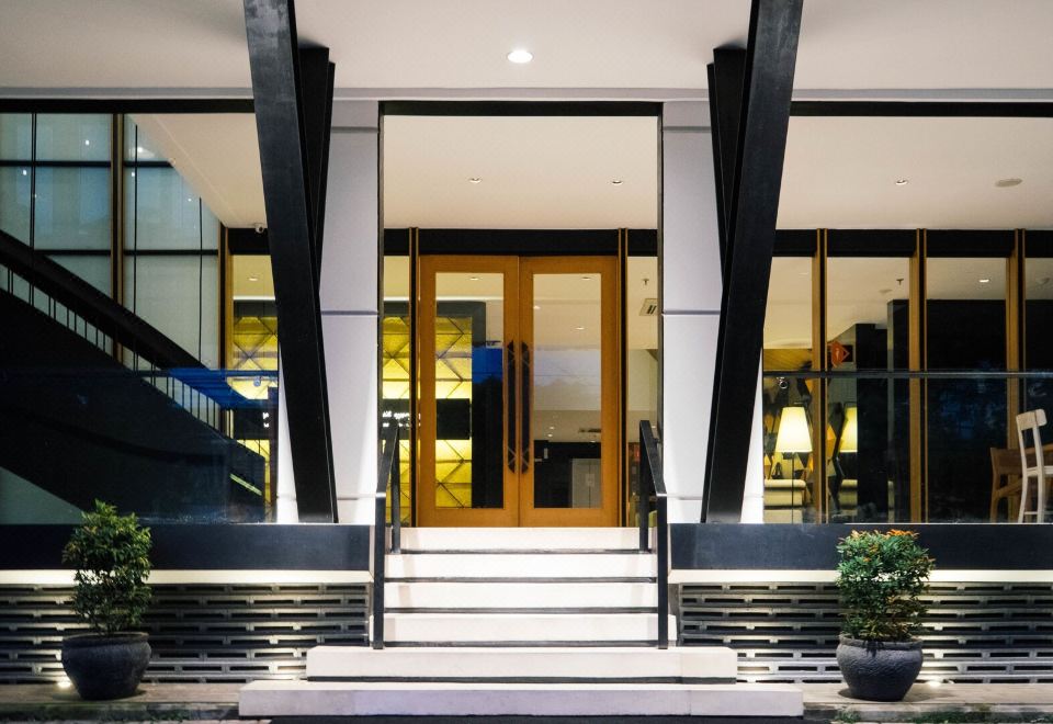 Namin Dago Hotel Over view