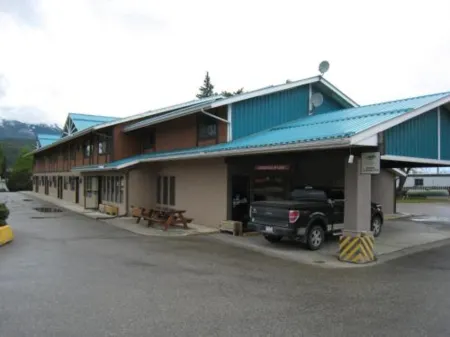 Swiss Village Inn Отели рядом с достопримечательностью «Йохо»