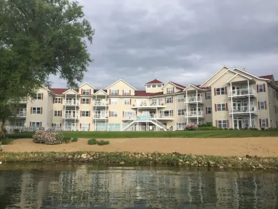 Delavan Lake Resort Hotels in Delavan
