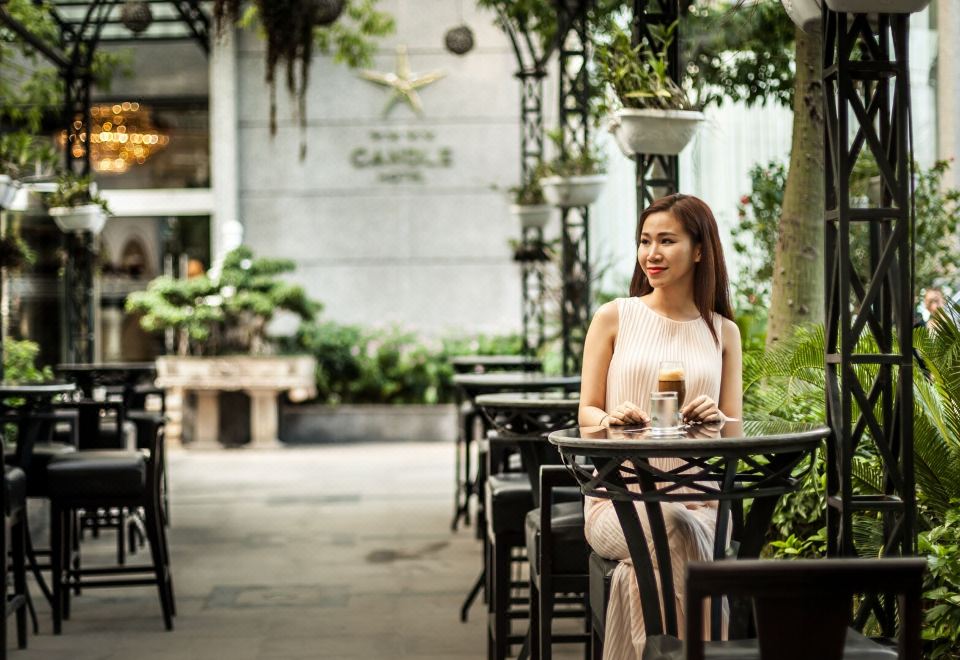 2. 슈퍼 호텔 캔들..