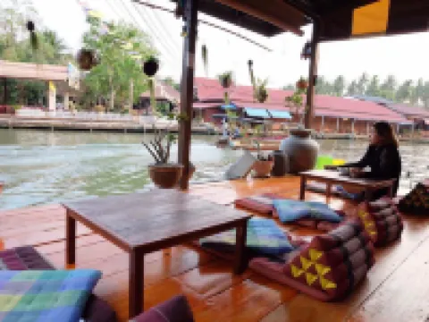 バーンピトゥマーター アムパワー アムパワーのホテル