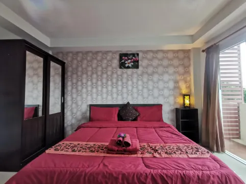 ห้องดีลักซ์พร้อมระเบียง(เตียงคิงไซส์)