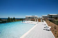 Caves Coastal Bar & Bungalows - Parking