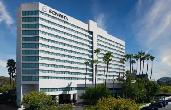 索內斯塔歐文約翰韋恩機場酒店