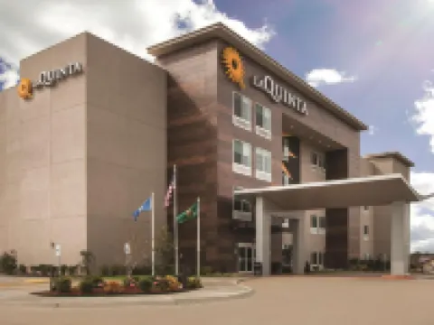 La Quinta Inn & Suites by Wyndham Raleigh Downtown North ローリーのホテル