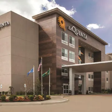 La Quinta Inn & Suites by Wyndham Raleigh Downtown North