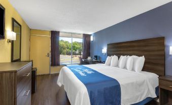 Days Inn by Wyndham Hampton Near Coliseum Convention Center