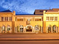 Queens Hotel by Bon Hotels - parking
