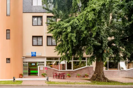 Greet Hotel Evreux Centre Отели в г. Арньер-Сюр-Итон