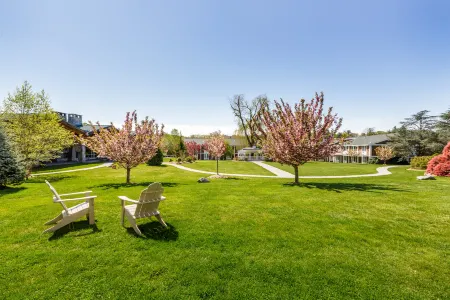 Sleepy Hollow Hotel & Conference Center