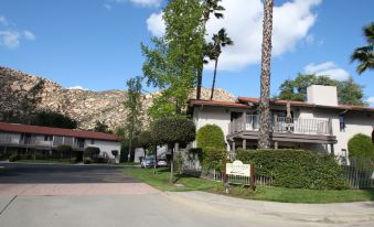 Riviera Oaks Resort