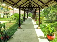 دون بوسكو هوتل سكول Hotels near أترس بيتش