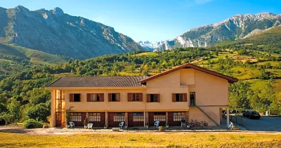 Hotel Torrecerredo Hotels in Poo
