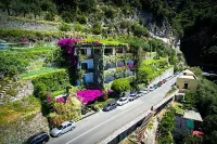 Hotel Pellegrino - parkir
