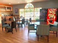 Guest House Inn Medical District Near Texas Tech Univ - breakfast