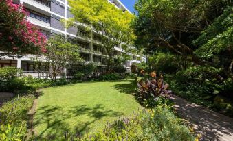 Central Urban Oasis with Garden View & Swimming Pool