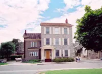 Noble Waterfront Suites Hotels in Brockville