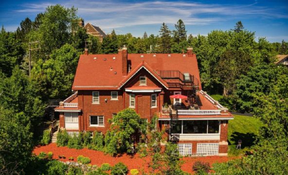 GG Barnum Mansion - Housity
