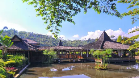 Sindang Reret Hotel & Restaurant Ciwidey Отели в г. Pasirjambu