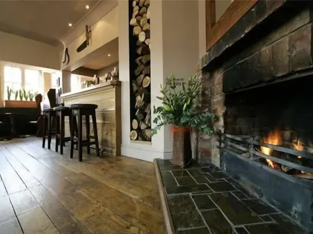 The Bell - Restaurant with Rooms Отели в г. Першор