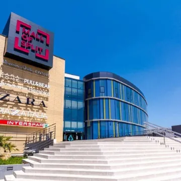 Spacious Studio with Balcony, Close to the Znjan Beach