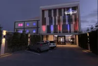 Octo Hotel Cirebon Hotéis em East Palimanan