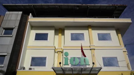 Ion Hotel Padang Отели в г. West Air Tawar