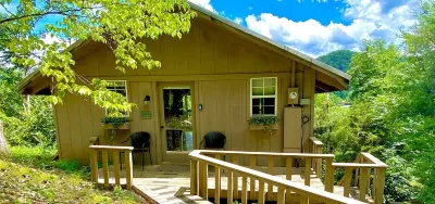 Riverview 1 Bedroom Cabin by RedAwning Hotels near Wood-N-Strings Dulcimer Shop