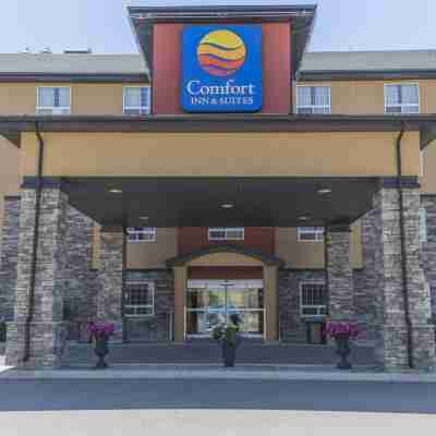 Comfort Inn & Suites Red Deer Hotel Exterior