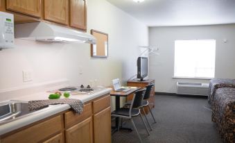 WoodSpring Suites Kansas City Lenexa