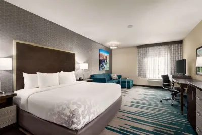 La Quinta Inn & Suites by Wyndham Clovis CA Hotels in Clovis