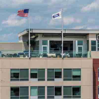 Hampton Inn & Suites Fort Wayne Downtown Hotel Exterior