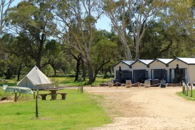 Coonawarra Bush Holiday Park Hotels in Comaum