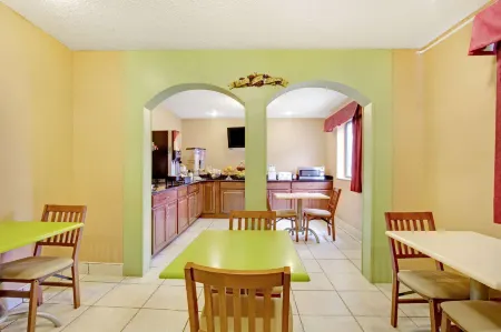 Econo Lodge Spotsylvania Town Center Отели рядом с достопримечательностью «Терминус оф Вирджиния Рейлуэй Трейл»