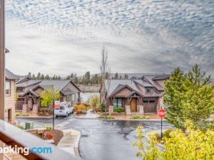 Deschutes Landing at the Old Mill Riverfront