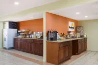 Days Inn by Wyndham Holbrook - Breakfast