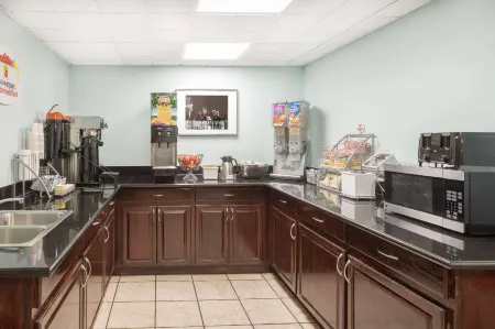 Super 8 by Wyndham Decatur/Lithonia/ATL Area