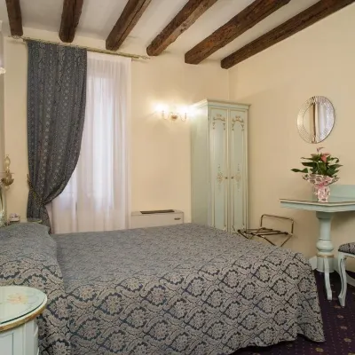 Locanda Ca' Zose Hotels near جوديكا
