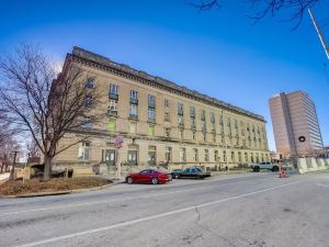 Frontdesk 3 Br Apt by Historic Haymarket