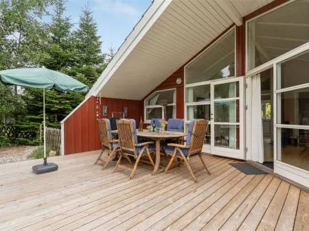 "Lyra" - 800m from the Sea