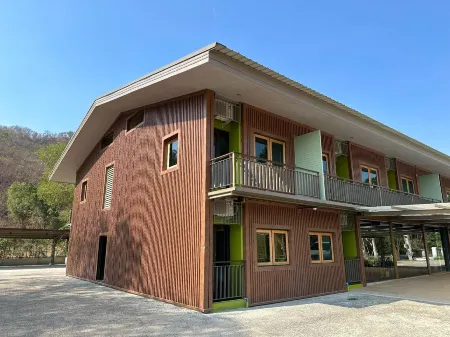 Aor Ang Lodge Bangpra Отели рядом с достопримечательностью «Golden Triangle Museum Pattaya»