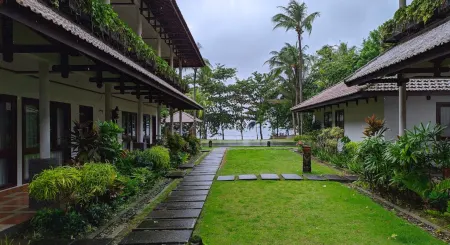 Blue Fish Hotel Отели в г. Пандегланг